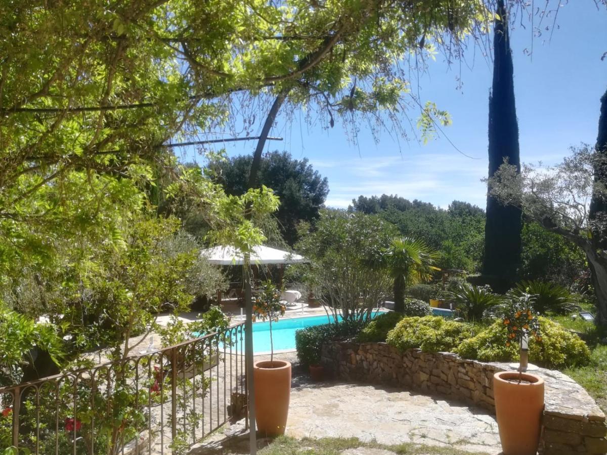 Mas Lei Bancau Bed & Breakfast Льо Бусе Екстериор снимка
