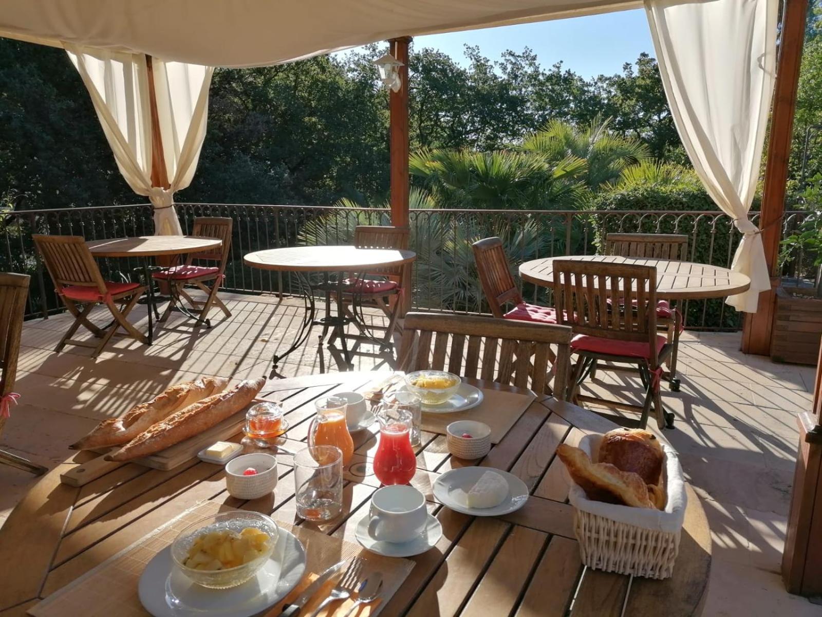 Mas Lei Bancau Bed & Breakfast Льо Бусе Екстериор снимка